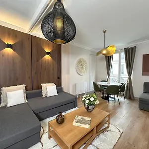 Champs Elysees Area Apartment